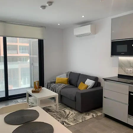 New Bright And Modern Studio At E1 Apartment
